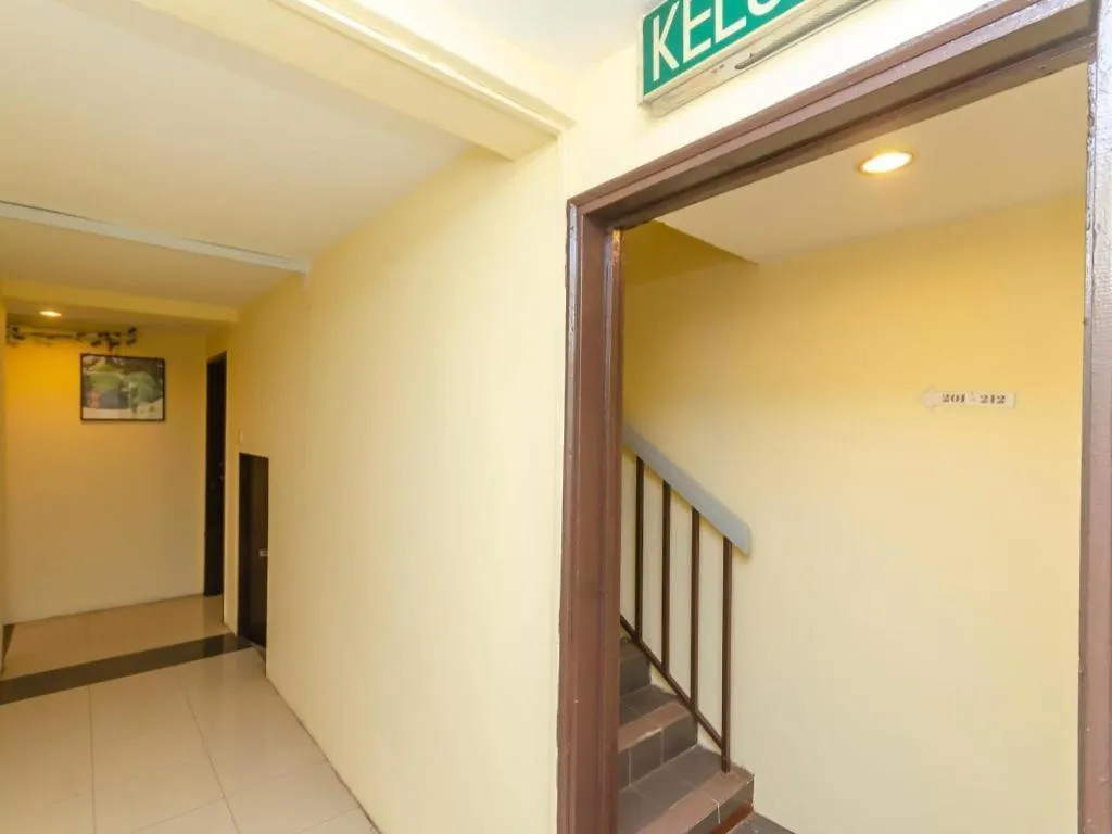 Oyo 89703 B Link Hotel Johor Bahru 2*,