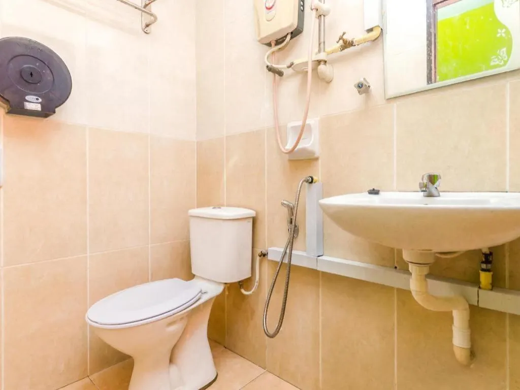 Oyo 89703 B Link Hotel Johor Bahru 2*,